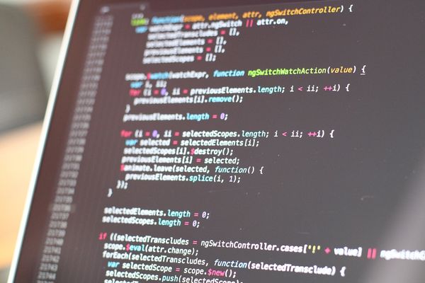 Od teorii do praktyki - jak implementować kompleksowe rozwiązania informatyczne w swojej firmie